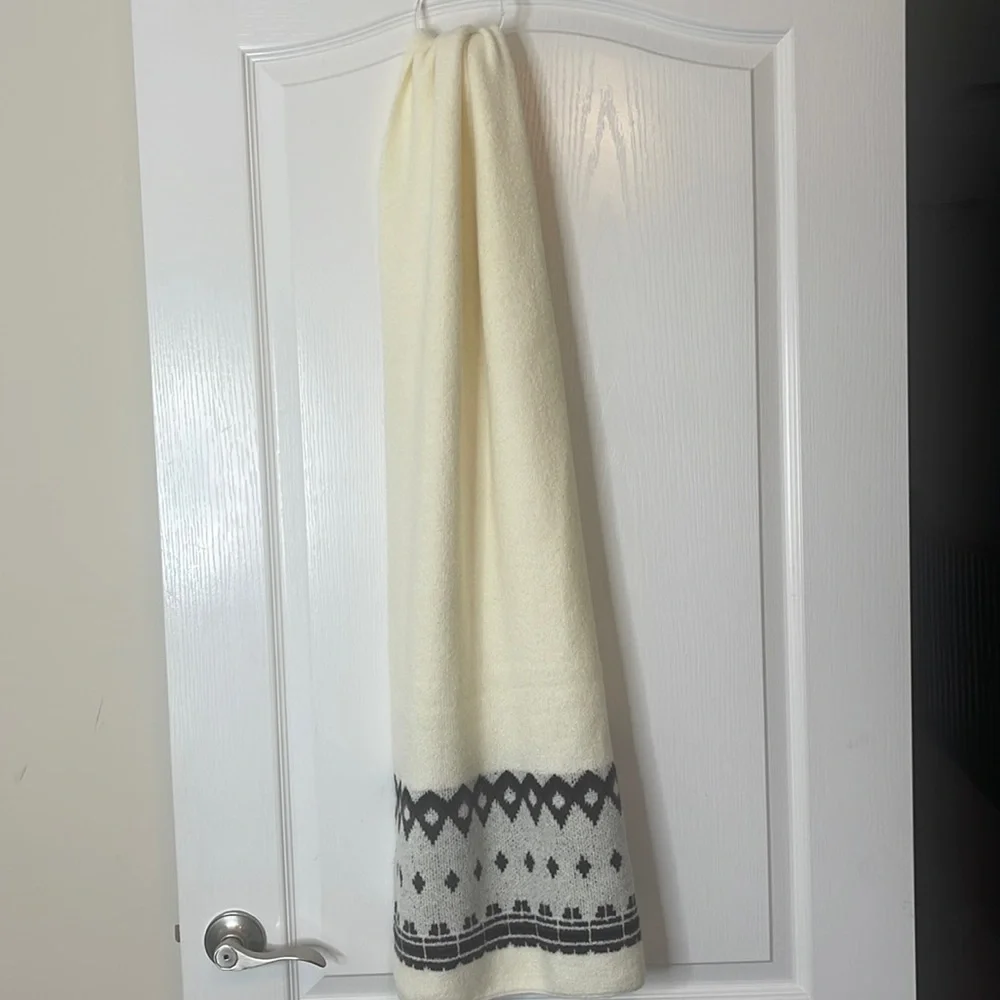 Aerie Offline Chillside Collection Large Ivory and Black Winter Scarf